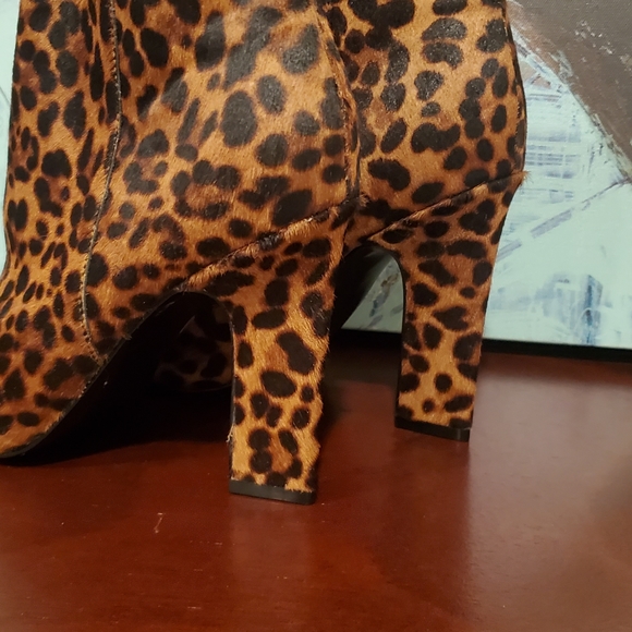 Marc Fischer Women Mayaely Animal Print Calf Hair Zip Up Booties 6.5 NWOT. - Picture 2 of 7